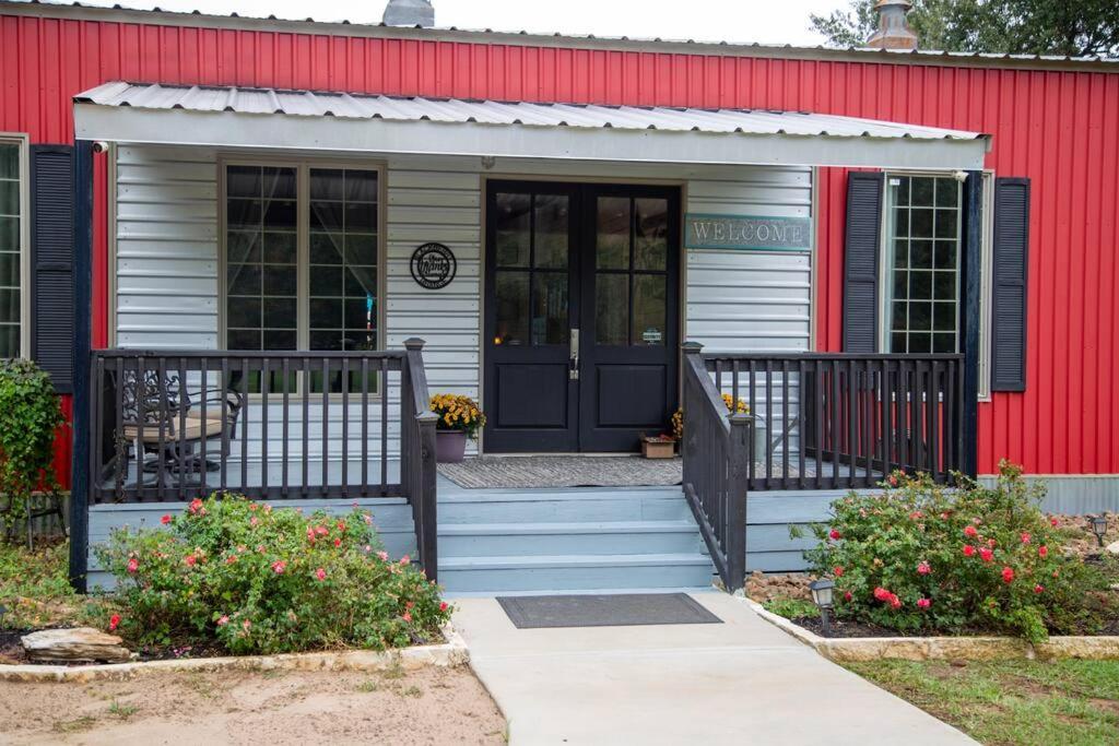 Hot Tub, Fire Ring And A Large Family Kitchen! Βίλα Navasota Εξωτερικό φωτογραφία