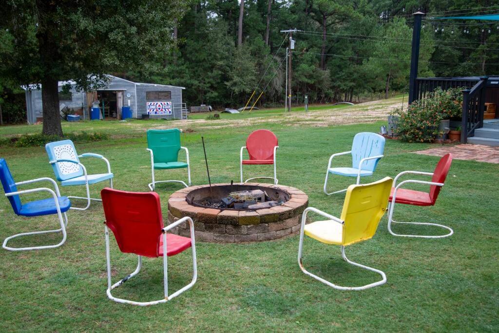 Hot Tub, Fire Ring And A Large Family Kitchen! Βίλα Navasota Εξωτερικό φωτογραφία