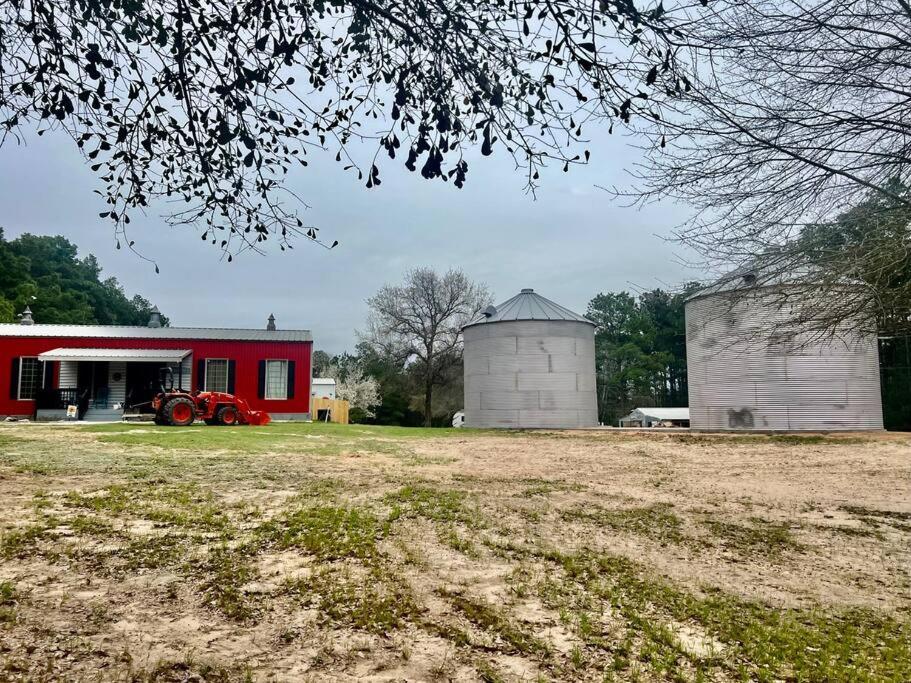 Hot Tub, Fire Ring And A Large Family Kitchen! Βίλα Navasota Εξωτερικό φωτογραφία